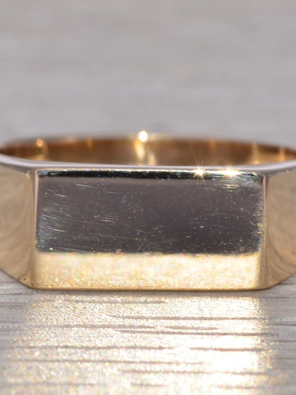 Vintage Unisex Signet Ring in 14k Yellow Gold